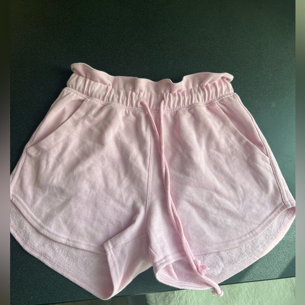 LIGHT PINK RUFFLED SHORTS